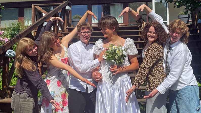 Bryllupsfest på efterskolen