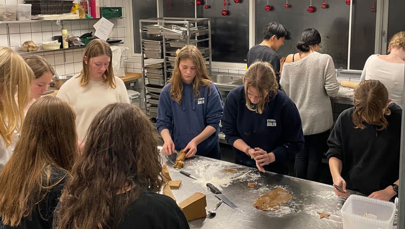 Brunkagebagning på efterskolen