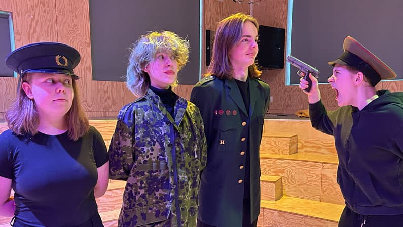 TidsmaskinenDrama-forestilling på efterskolen