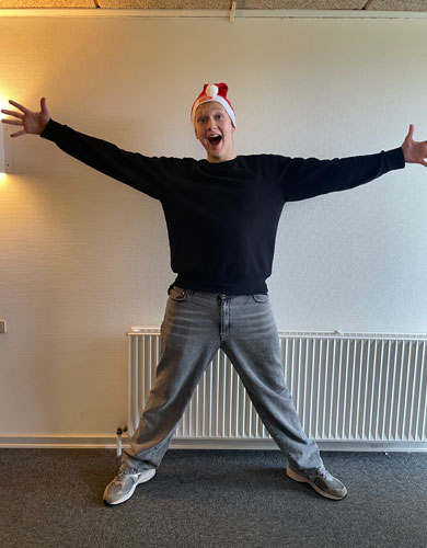 Efterskoleelev poserer som kravlenisse