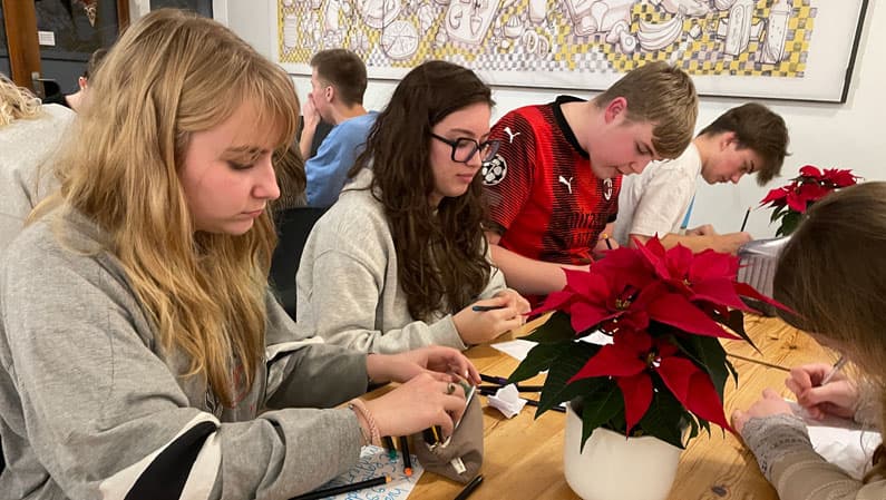 Efterskoleelever skriver julebreve til hinanden