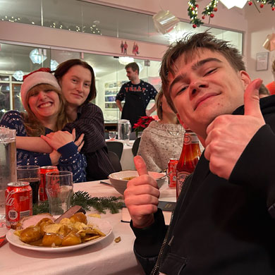 Efterskoleelever til julemiddag