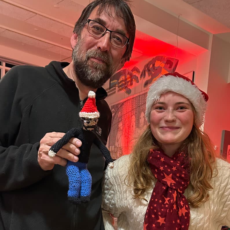 Efterskoleforstanderen fik en hæklet nisse