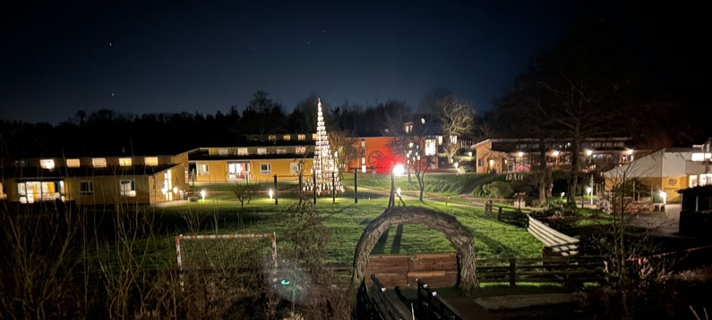 Efterskolen Ådalen en mørk aften i december