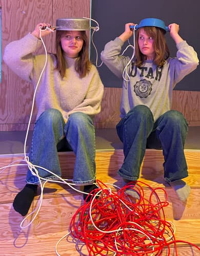 Tidsmaskinen sender vore helte på rejser tilbage i tiden.