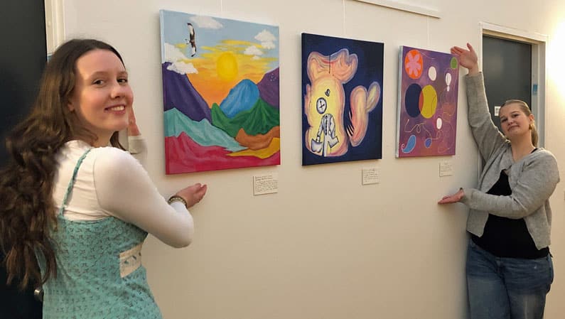 Maleri-udstilling med unges tanker om 2025